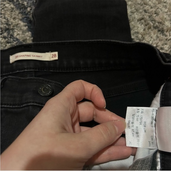Like New Levi's 311 Shaping Skinny Jeans 28 Long Black Denim Tall Inseam - Picture 7 of 9